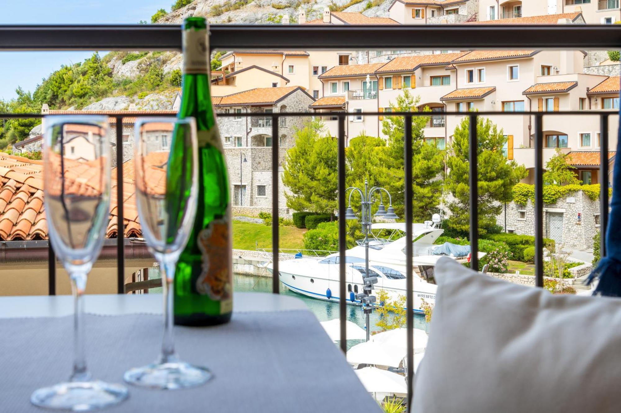 Portopiccolo Apartments Sistiana Exteriör bild